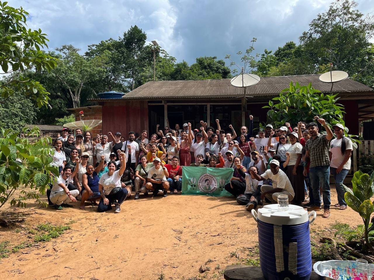Comunidade reunida no território